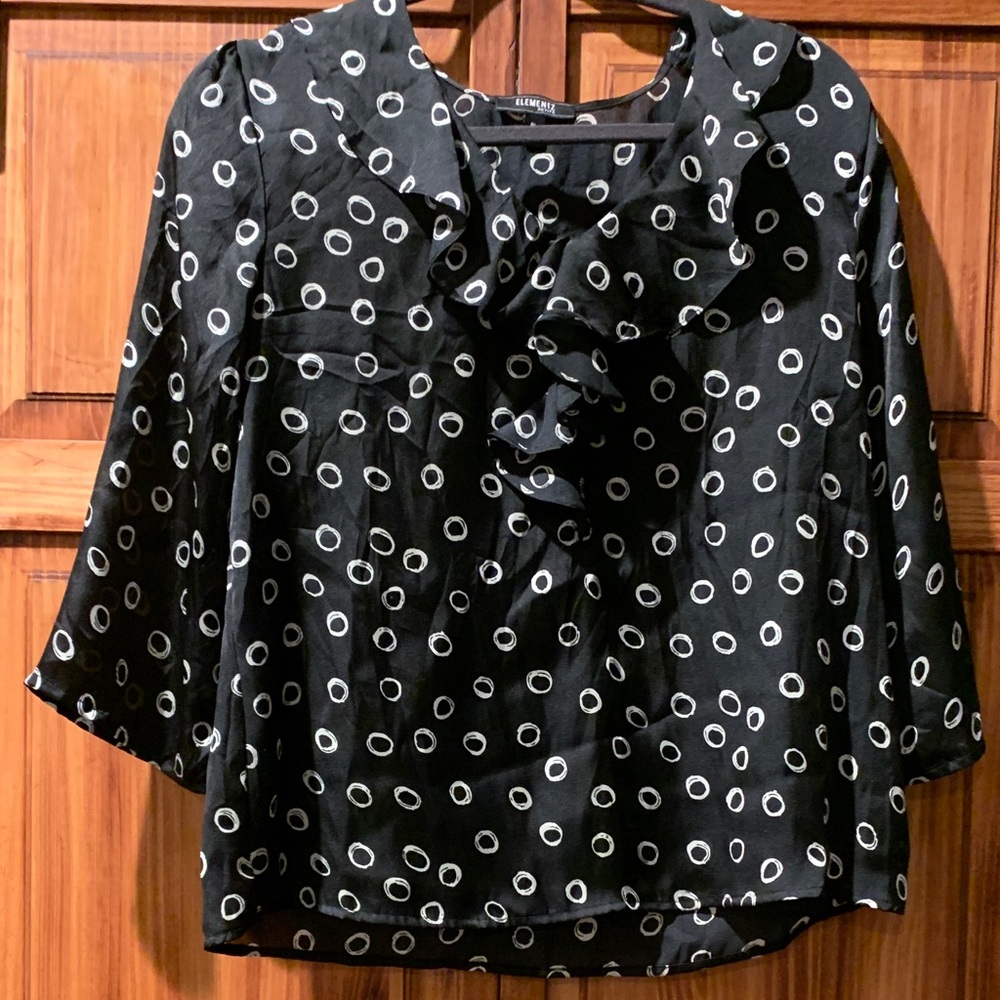Black and white dot circles poly flowy v neck ruffle top w 3/4 sleeves szPL